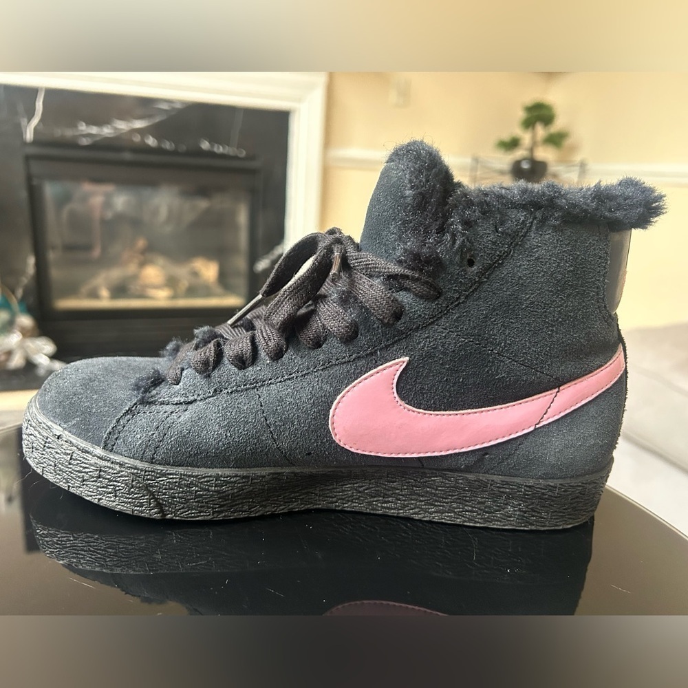 NIKE Pink & Black Fur Lined Mid Blazers - Picture 4 of 14